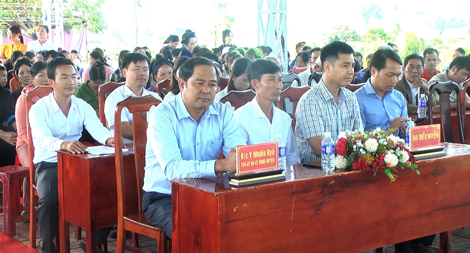 ngoan dunng.00_08_44_16.Still081